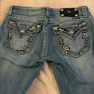 Light wash miss me denim size 28
